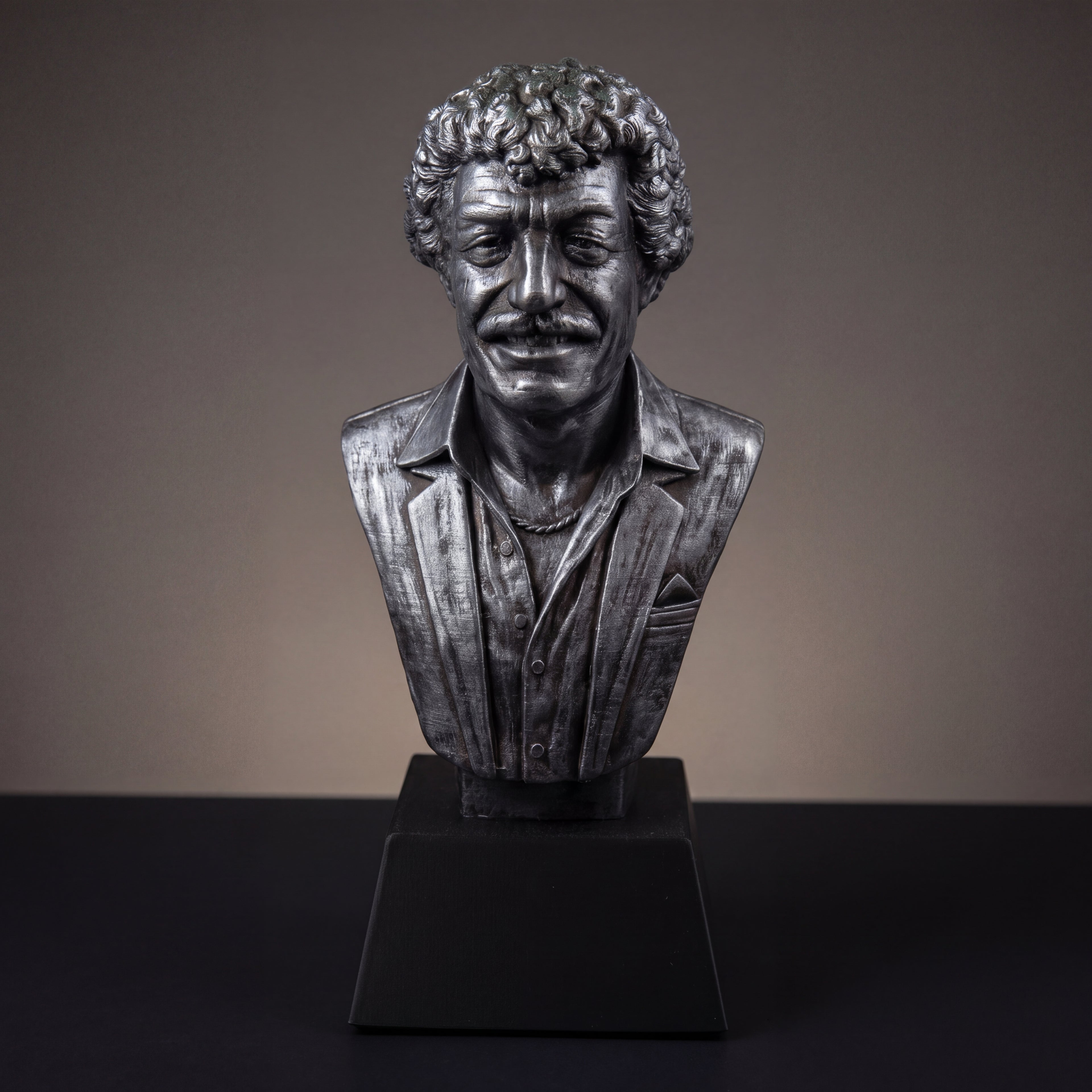 Müslüm Gürses Bust